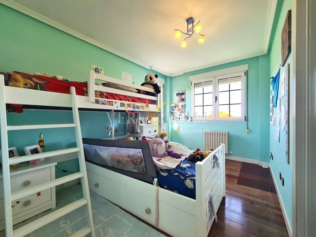 5 bedroom Villa for sale in Oviedo with pool - € 450,000 (Ref: 9500654)