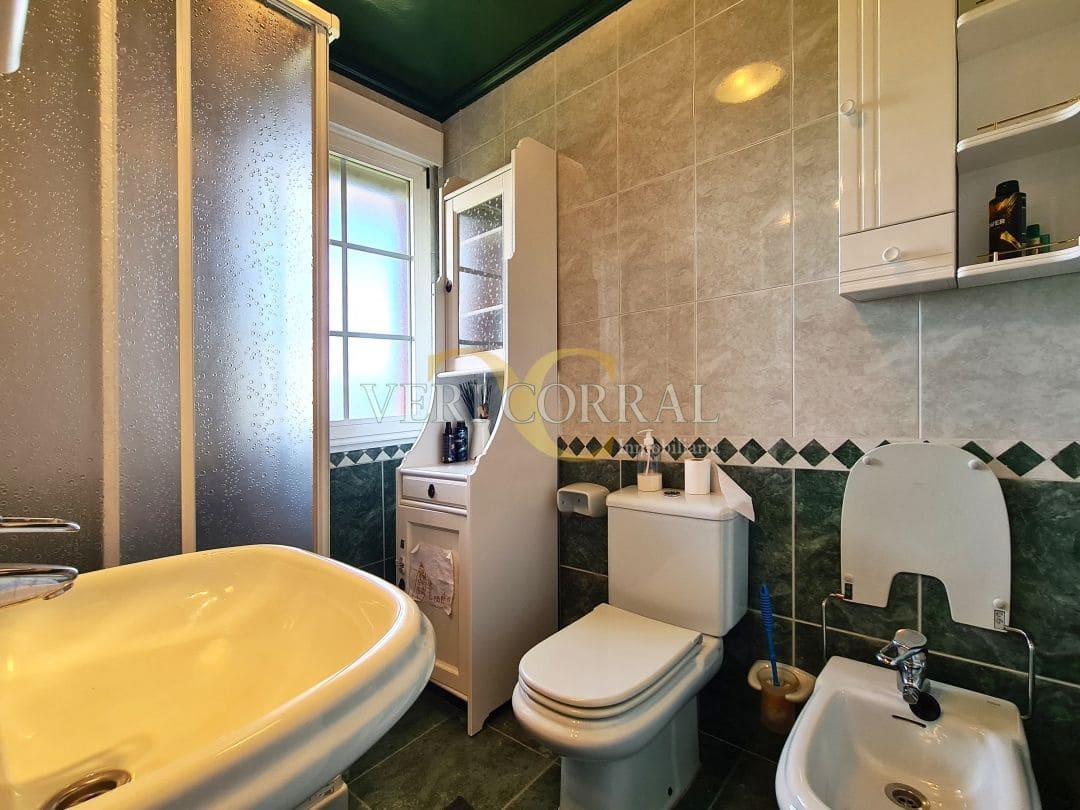 5 bedroom Villa for sale in Oviedo with pool - € 450,000 (Ref: 9500654)