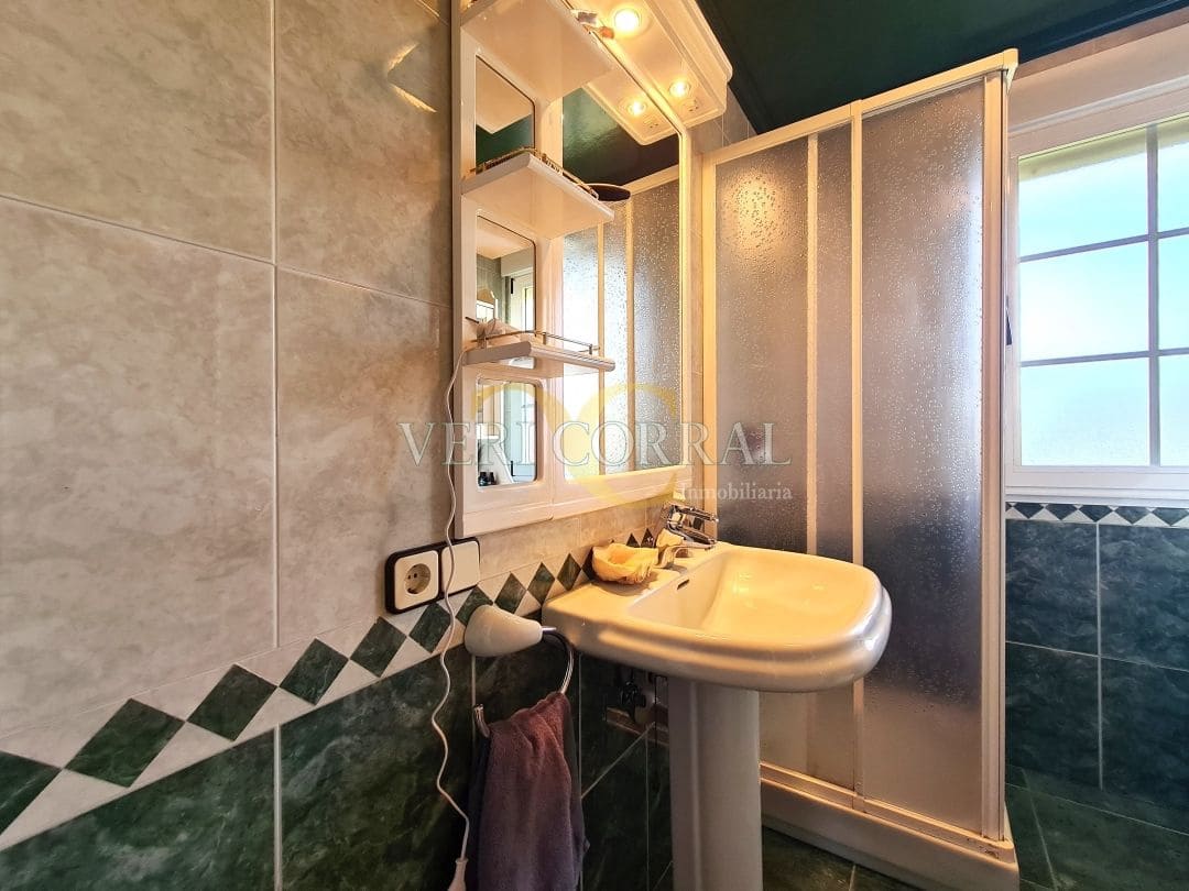 5 bedroom Villa for sale in Oviedo with pool - € 450,000 (Ref: 9500654)