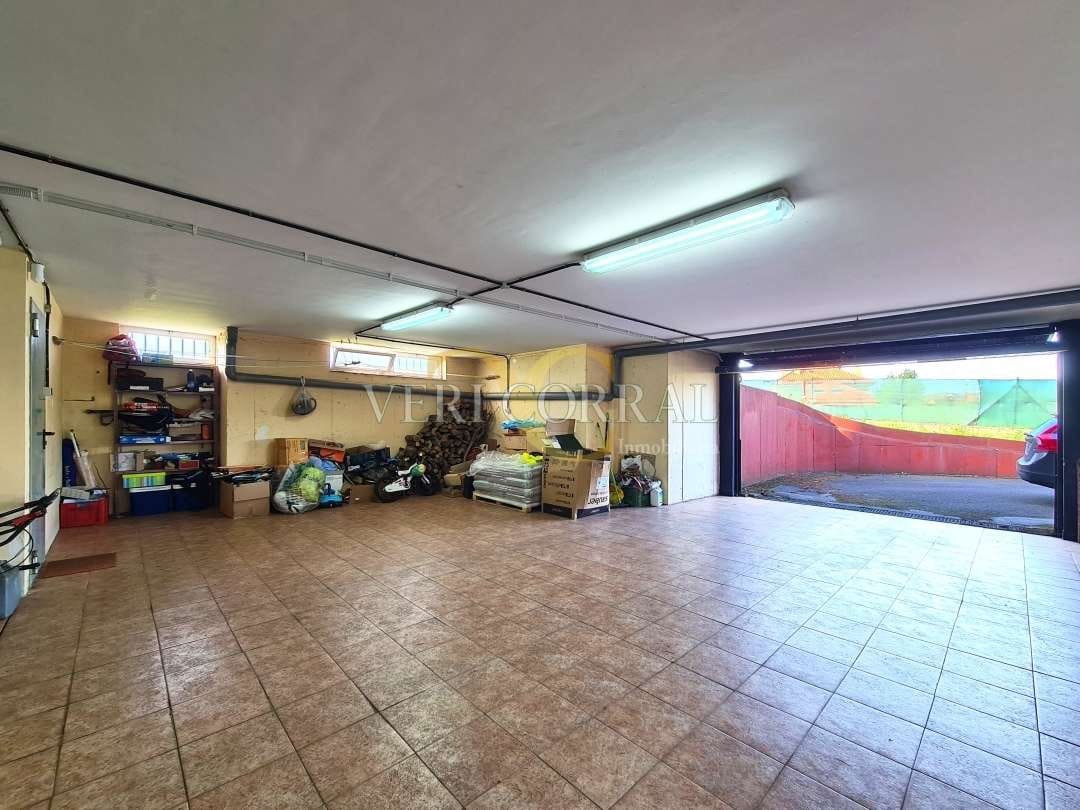 5 bedroom Villa for sale in Oviedo with pool - € 450,000 (Ref: 9500654)