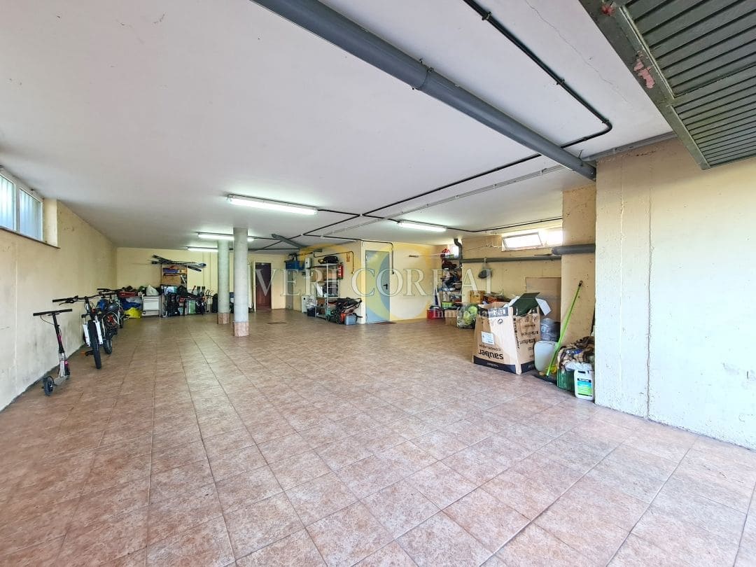 5 bedroom Villa for sale in Oviedo with pool - € 450,000 (Ref: 9500654)