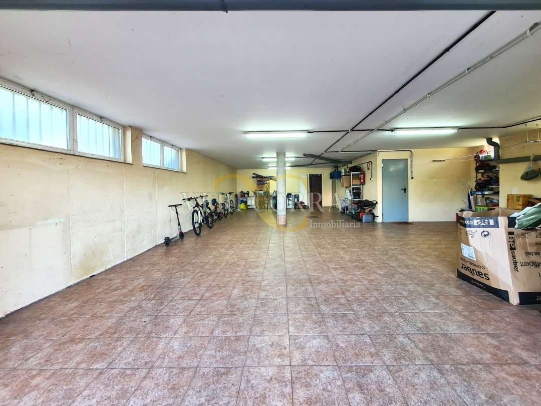 5 bedroom Villa for sale in Oviedo with pool - € 450,000 (Ref: 9500654)