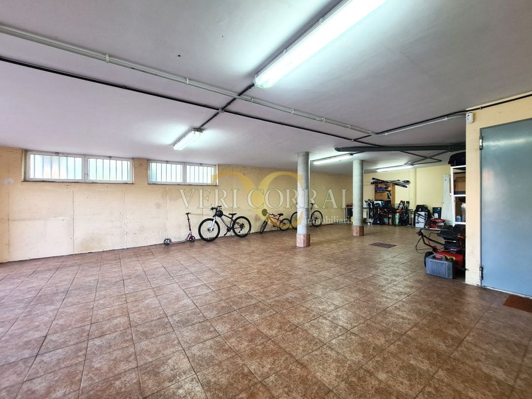 5 bedroom Villa for sale in Oviedo with pool - € 450,000 (Ref: 9500654)