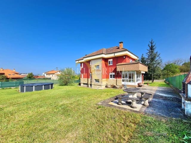 5 bedroom Villa for sale in Oviedo with pool - € 450,000 (Ref: 9500654)