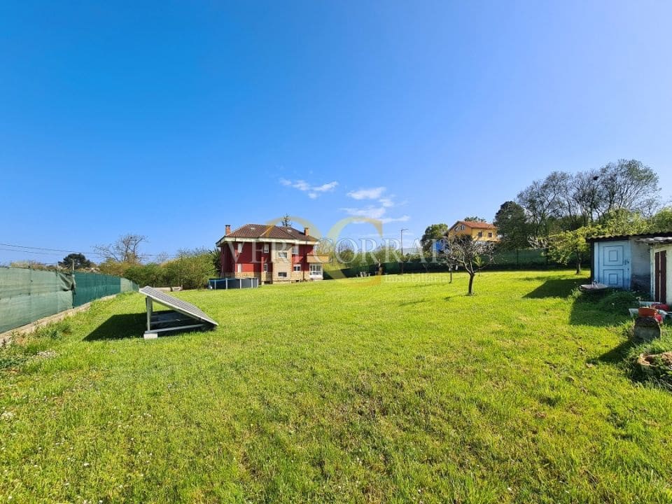 5 bedroom Villa for sale in Oviedo with pool - € 450,000 (Ref: 9500654)