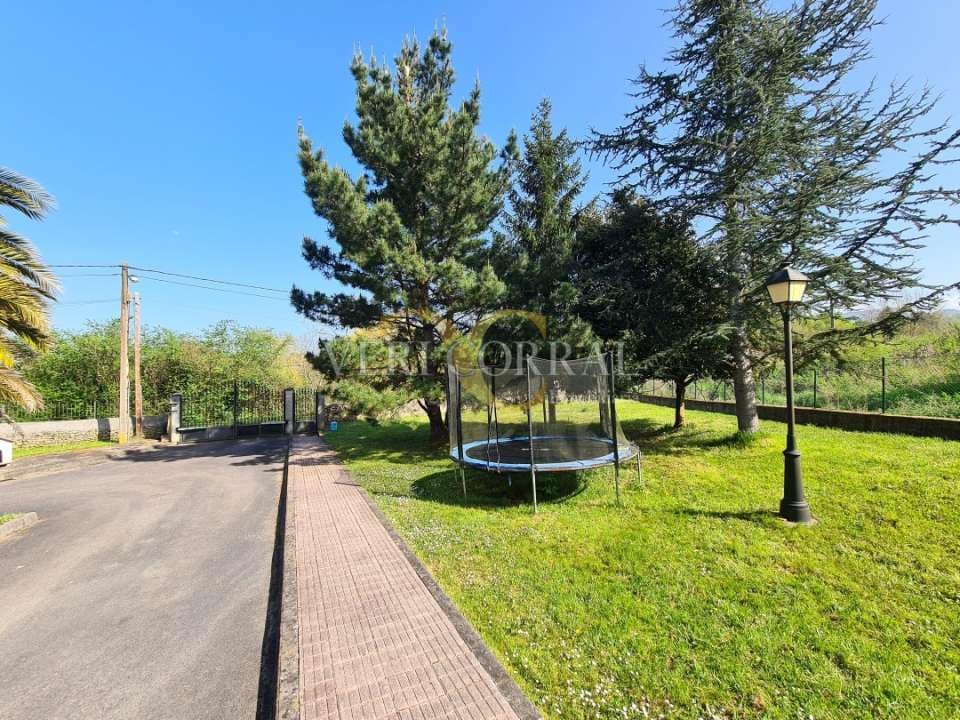 5 bedroom Villa for sale in Oviedo with pool - € 450,000 (Ref: 9500654)