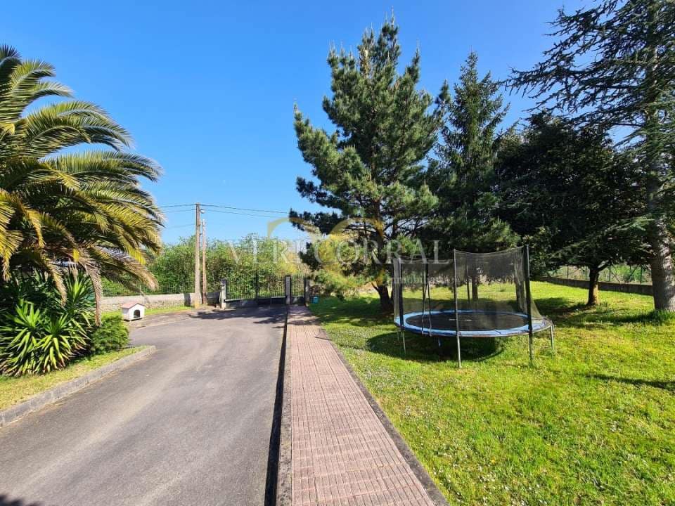 5 bedroom Villa for sale in Oviedo with pool - € 450,000 (Ref: 9500654)