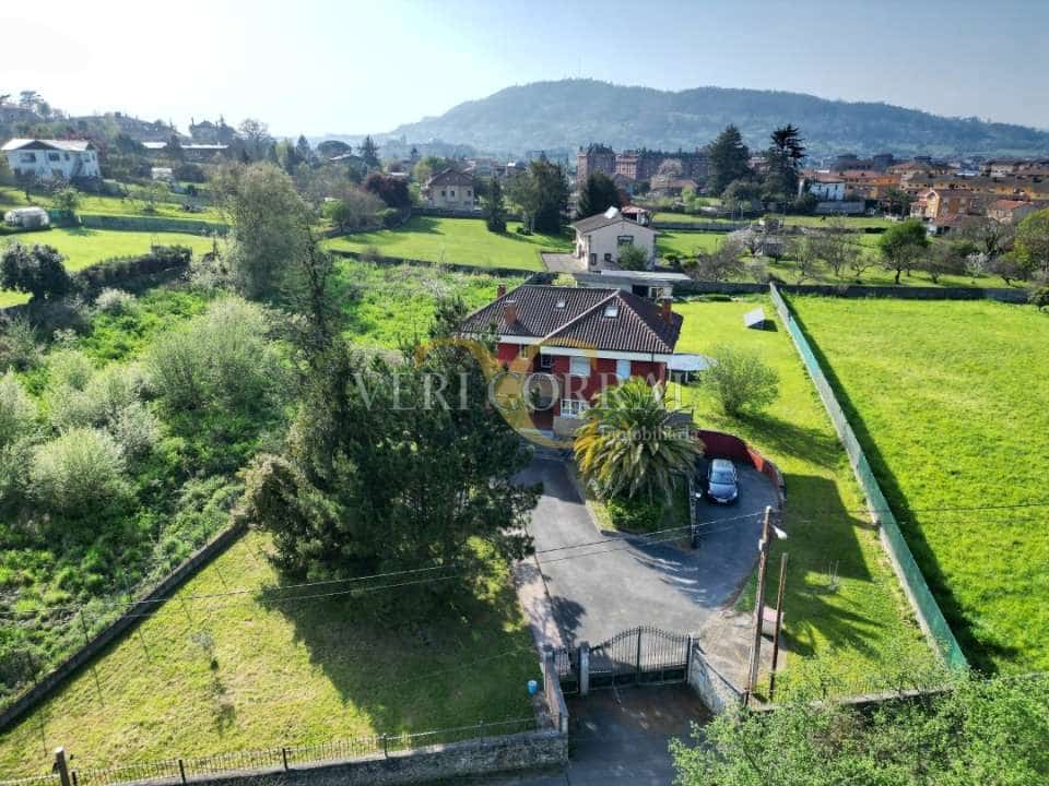 5 bedroom Villa for sale in Oviedo with pool - € 450,000 (Ref: 9500654)