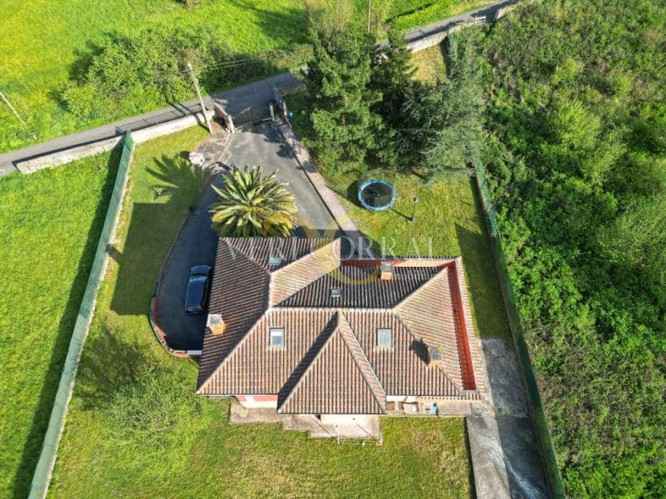 5 bedroom Villa for sale in Oviedo with pool - € 450,000 (Ref: 9500654)