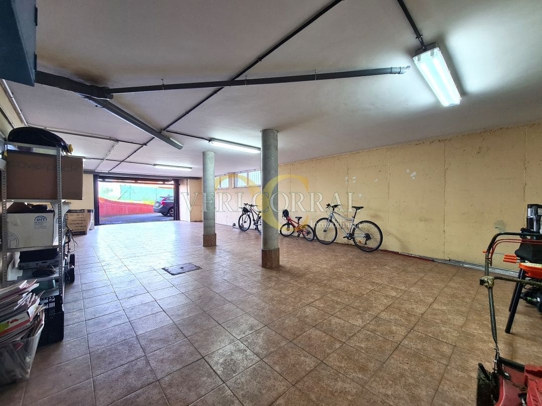 5 bedroom Villa for sale in Oviedo with pool - € 450,000 (Ref: 9500654)