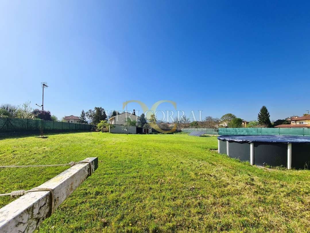 5 bedroom Villa for sale in Oviedo with pool - € 450,000 (Ref: 9500654)