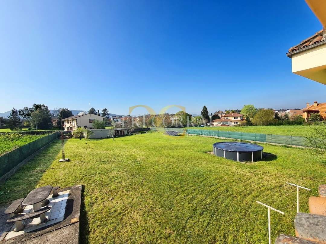 5 bedroom Villa for sale in Oviedo with pool - € 450,000 (Ref: 9500654)