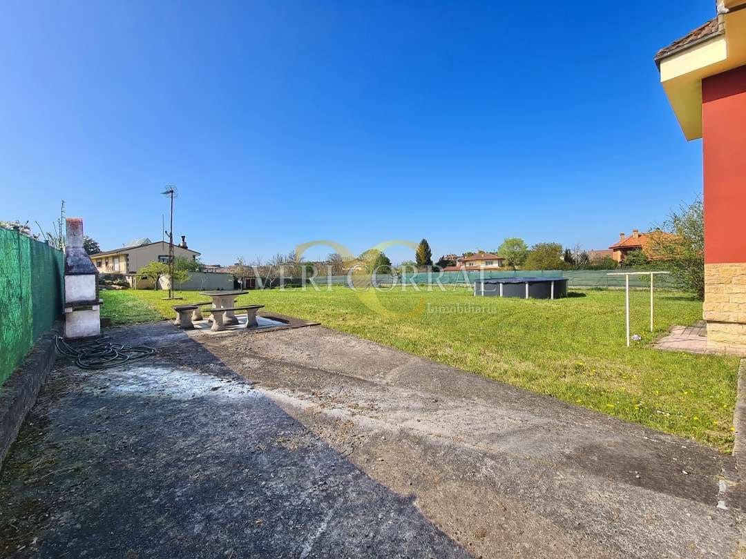 5 bedroom Villa for sale in Oviedo with pool - € 450,000 (Ref: 9500654)