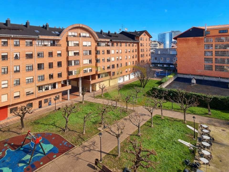 Piso de 2 habitaciones en Oviedo en venta - 135.000 € (Ref: 9539676)