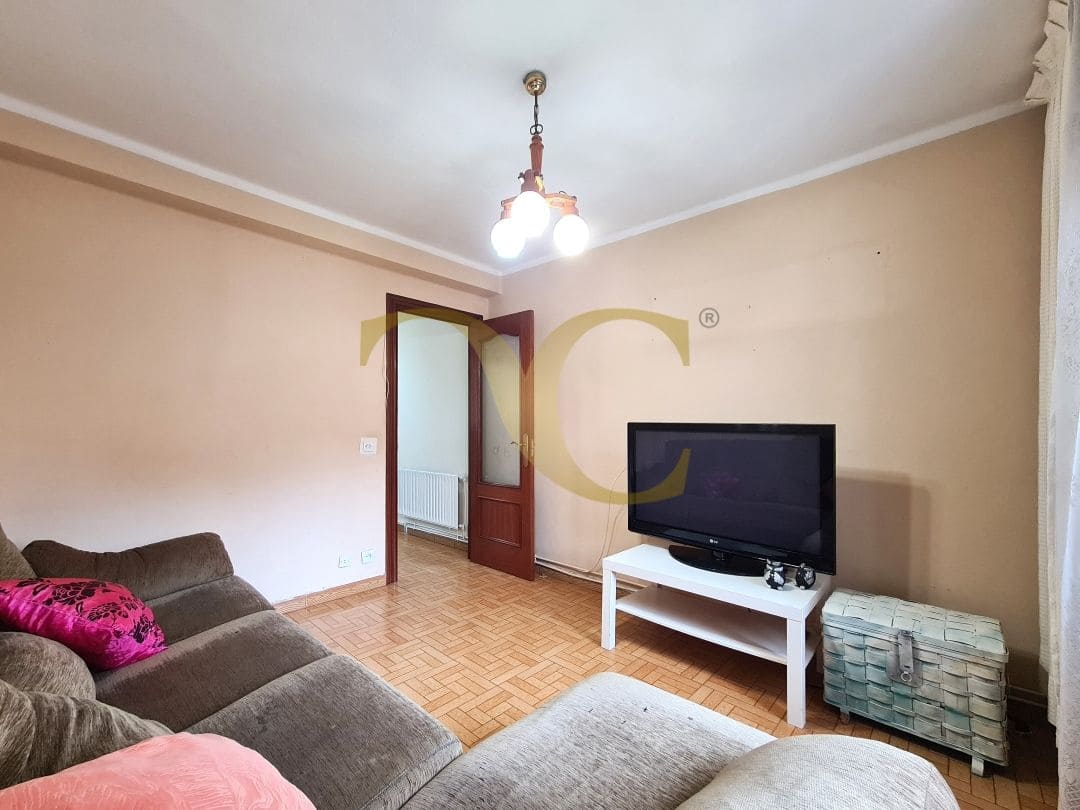 Piso de 2 habitaciones en Oviedo en venta - 135.000 € (Ref: 9539676)