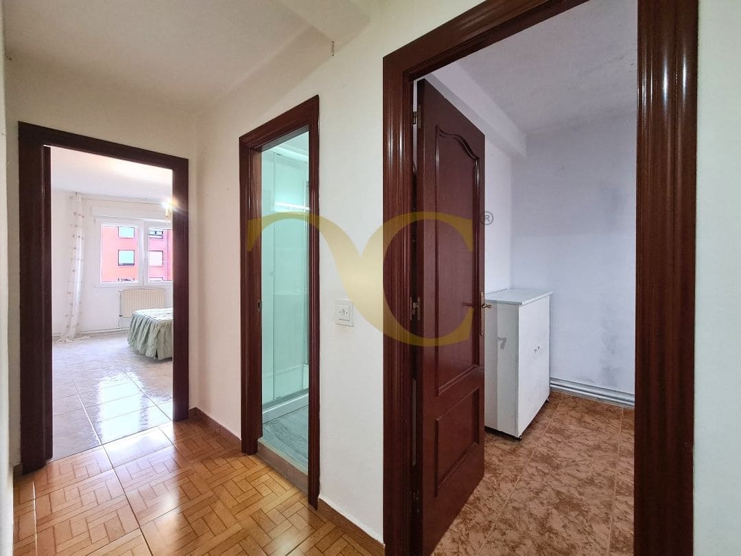 Piso de 2 habitaciones en Oviedo en venta - 135.000 € (Ref: 9539676)