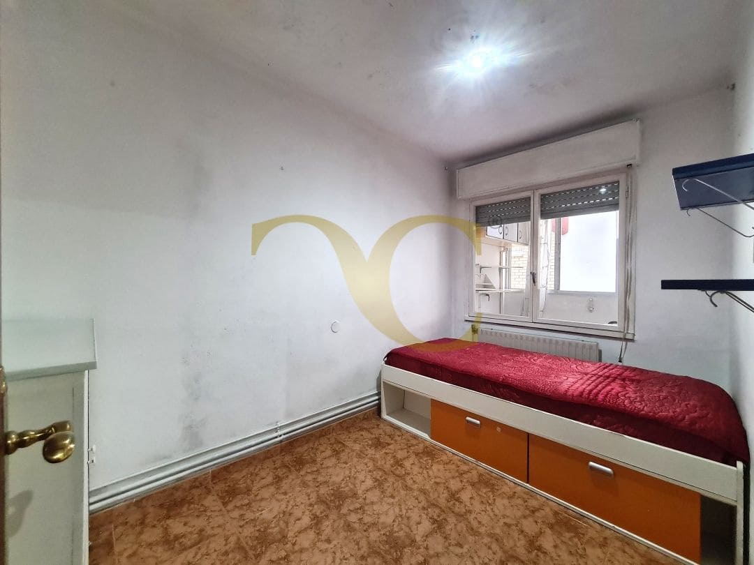 Piso de 2 habitaciones en Oviedo en venta - 135.000 € (Ref: 9539676)