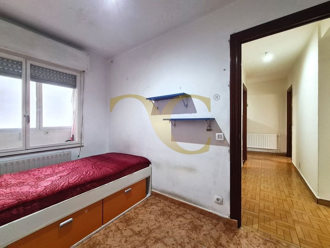 Piso de 2 habitaciones en Oviedo en venta - 135.000 € (Ref: 9539676)