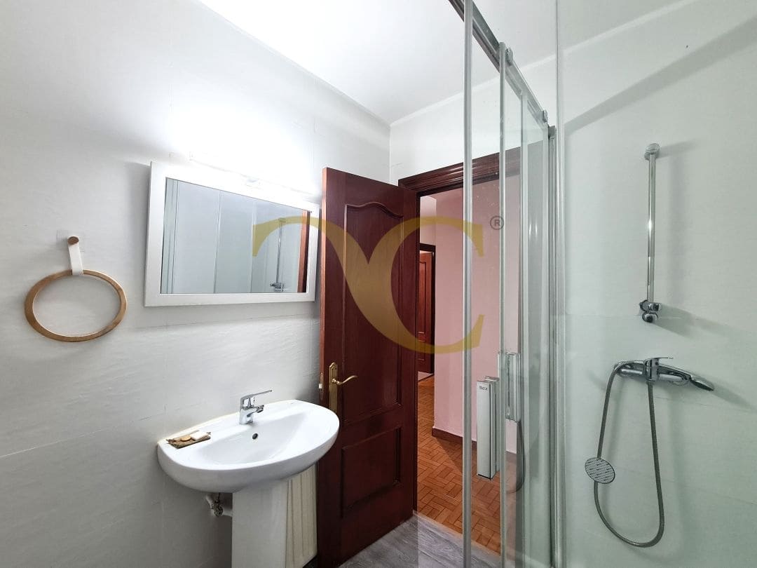 Piso de 2 habitaciones en Oviedo en venta - 135.000 € (Ref: 9539676)