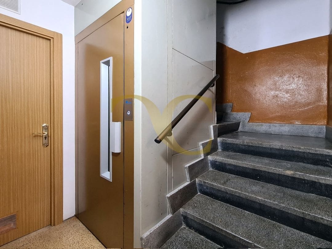 Piso de 2 habitaciones en Oviedo en venta - 135.000 € (Ref: 9539676)