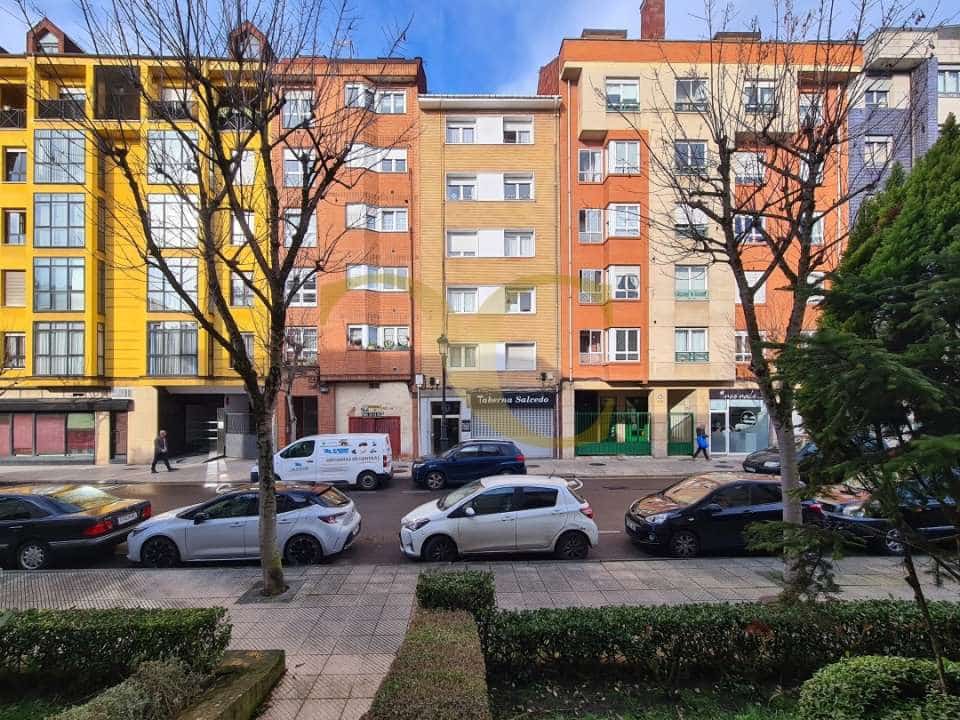 Piso de 2 habitaciones en Oviedo en venta - 135.000 € (Ref: 9539676)