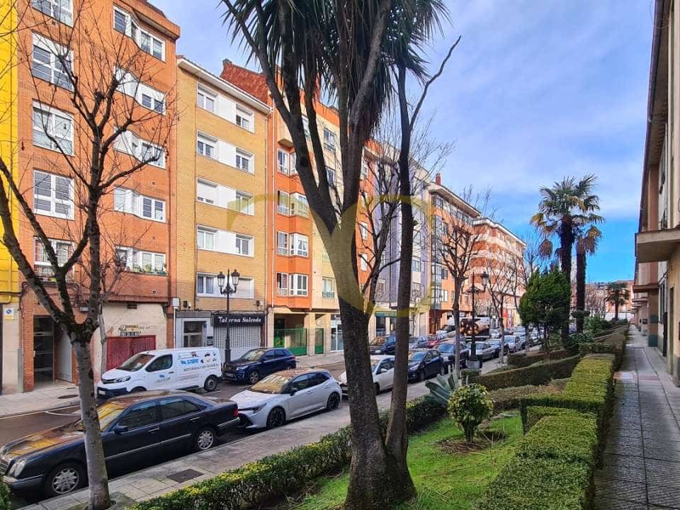 Piso de 2 habitaciones en Oviedo en venta - 135.000 € (Ref: 9539676)