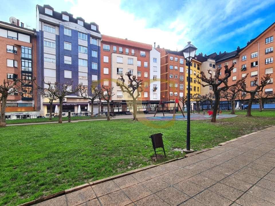 Piso de 2 habitaciones en Oviedo en venta - 135.000 € (Ref: 9539676)