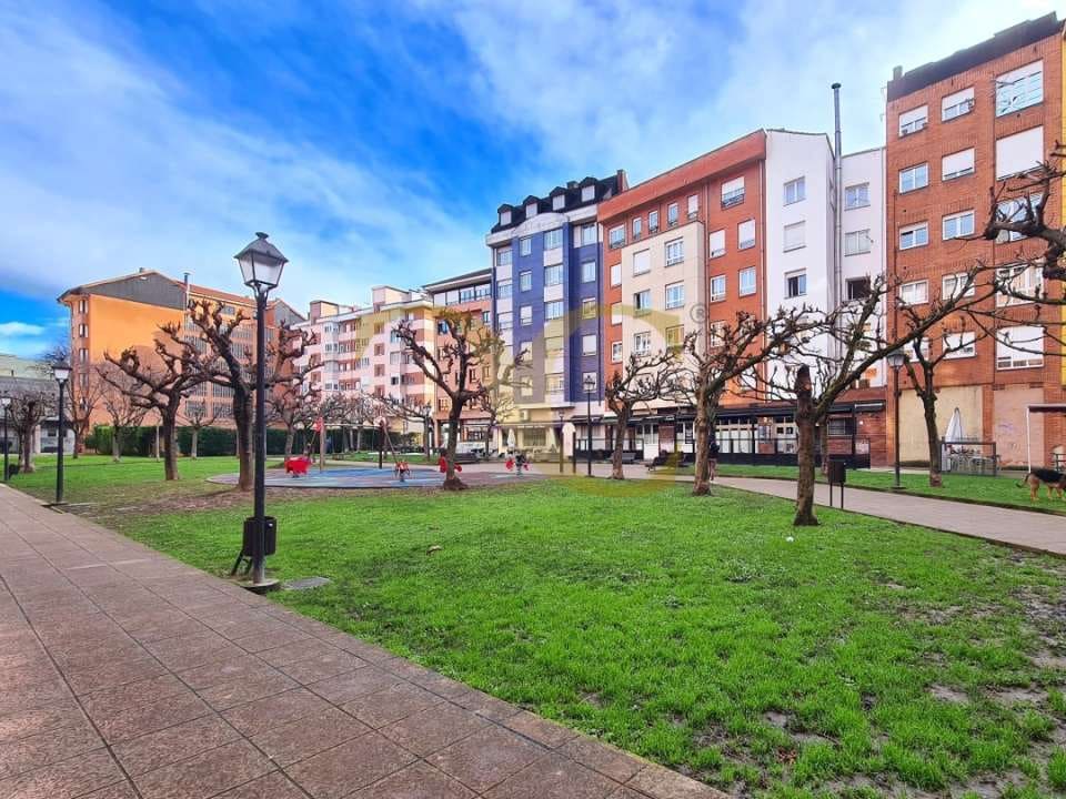 Piso de 2 habitaciones en Oviedo en venta - 135.000 € (Ref: 9539676)