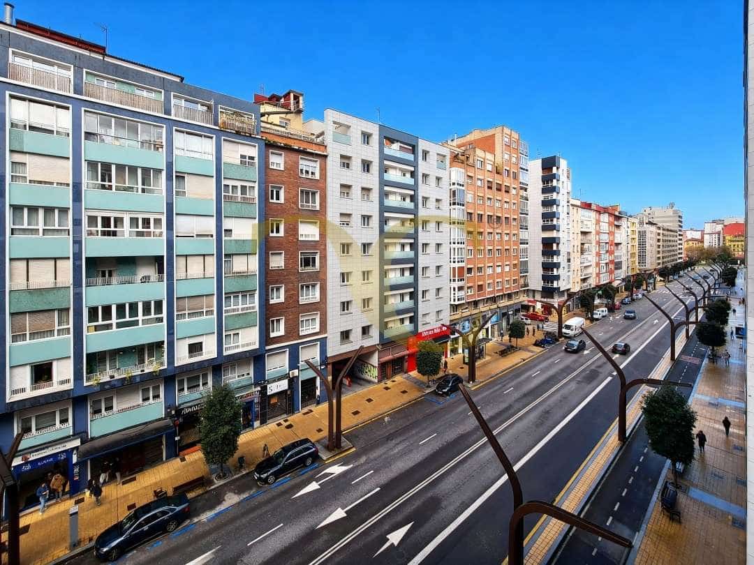 3 sovrum Lägenhet till salu i Gijon - 290 000 € (Ref: 9539679)
