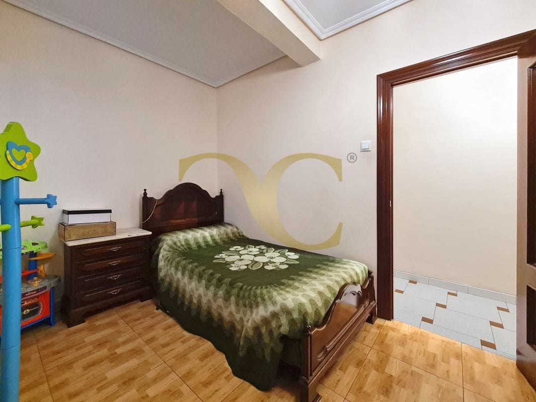 3 sovrum Lägenhet till salu i Gijon - 140 000 € (Ref: 9547151)