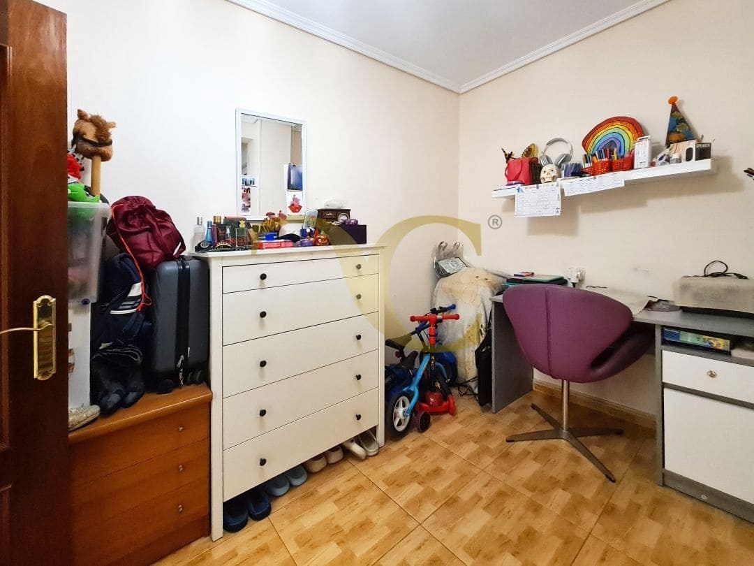 3 sovrum Lägenhet till salu i Gijon - 140 000 € (Ref: 9547151)