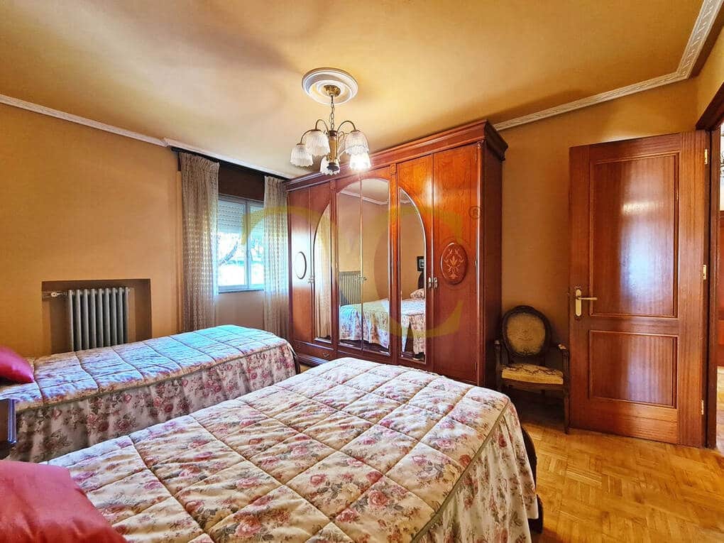 6 bedroom Flat for sale in Villaviciosa - € 650,000 (Ref: 9559334)