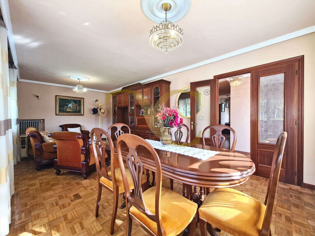 6 bedroom Flat for sale in Villaviciosa - € 650,000 (Ref: 9559334)