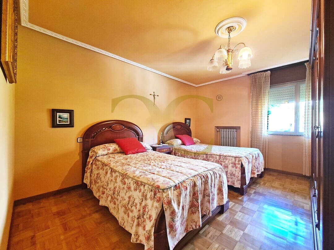 6 bedroom Flat for sale in Villaviciosa - € 650,000 (Ref: 9559334)