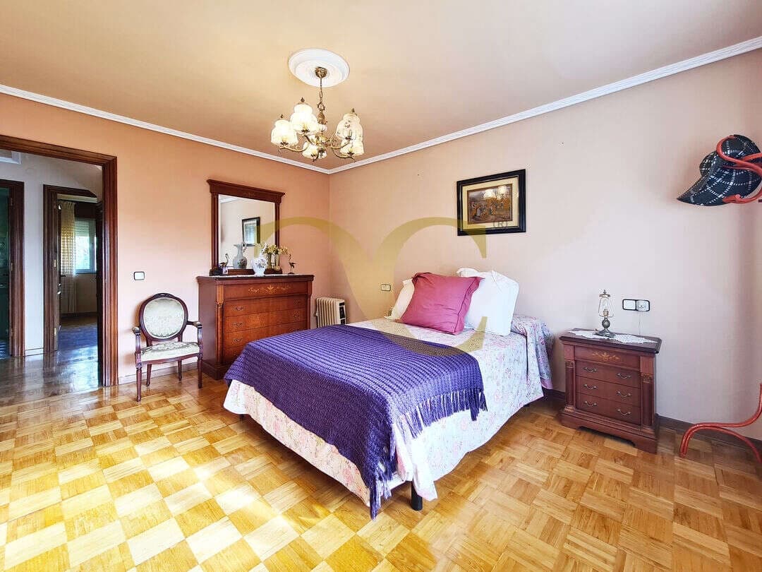 6 bedroom Flat for sale in Villaviciosa - € 650,000 (Ref: 9559334)