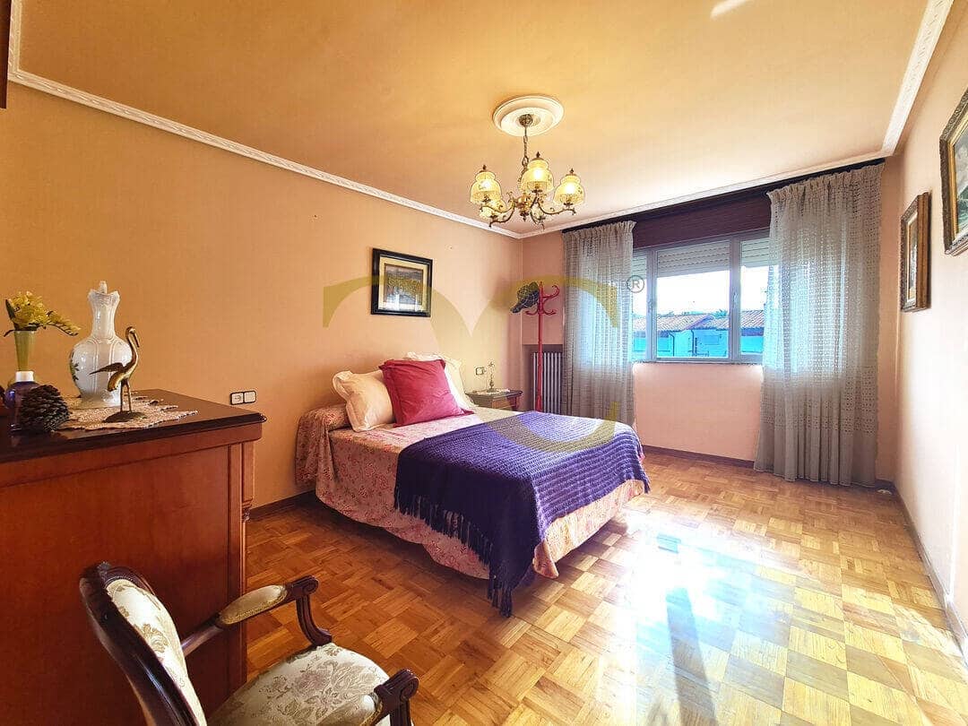 6 bedroom Flat for sale in Villaviciosa - € 650,000 (Ref: 9559334)