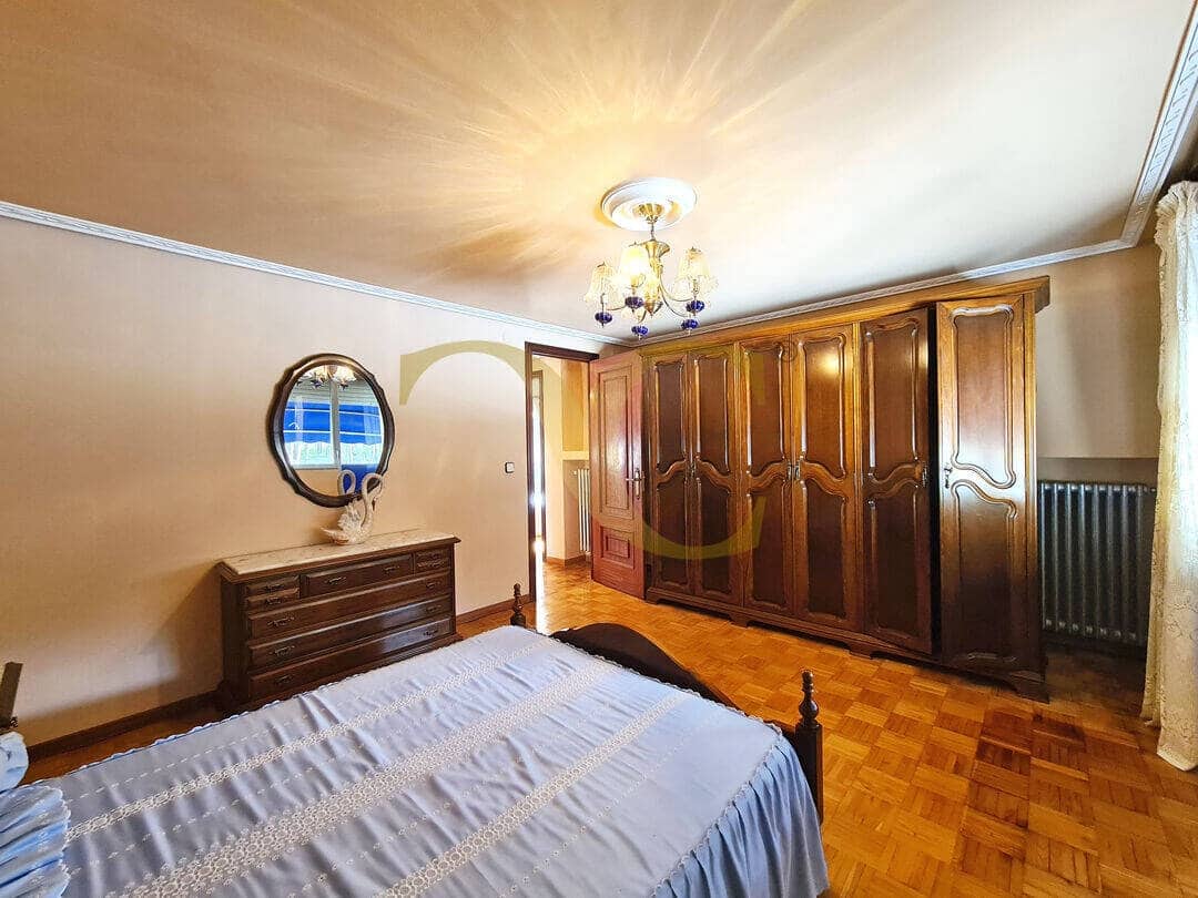 6 bedroom Flat for sale in Villaviciosa - € 650,000 (Ref: 9559334)