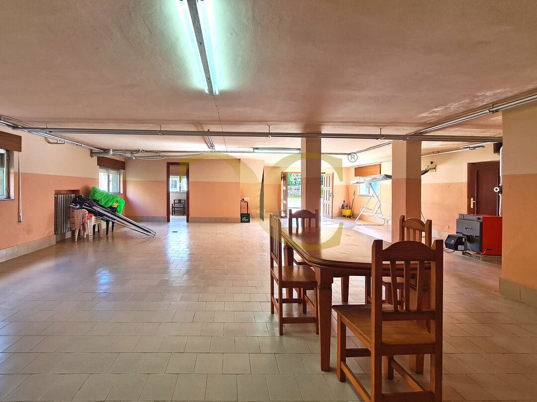 6 bedroom Flat for sale in Villaviciosa - € 650,000 (Ref: 9559334)