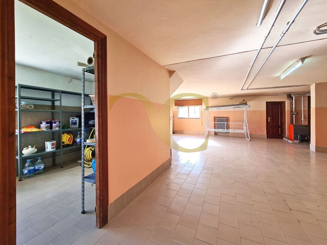 6 bedroom Flat for sale in Villaviciosa - € 650,000 (Ref: 9559334)