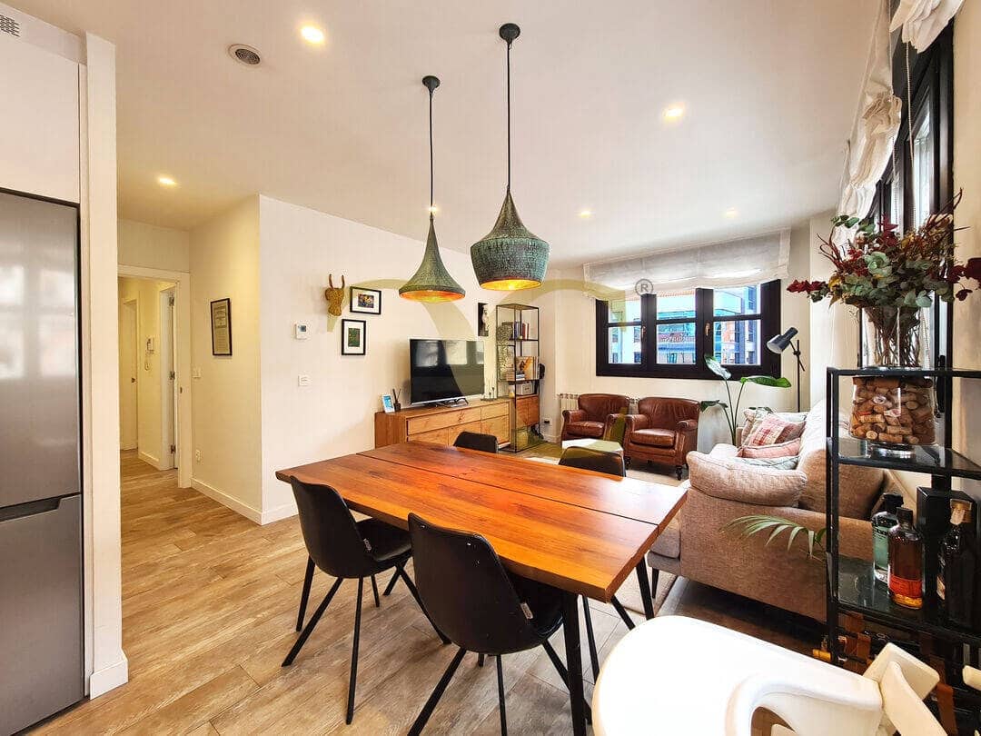 2 makuuhuone Asunto myytävänä paikassa Gijon - 390 000 € (Ref: 9559336)