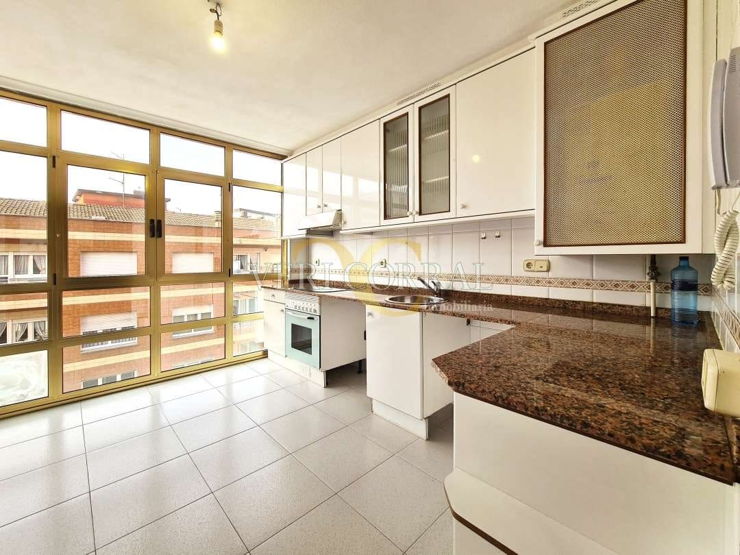 3 makuuhuone Huoneisto myytävänä paikassa Gijon - 380 000 € (Ref: 9572251)