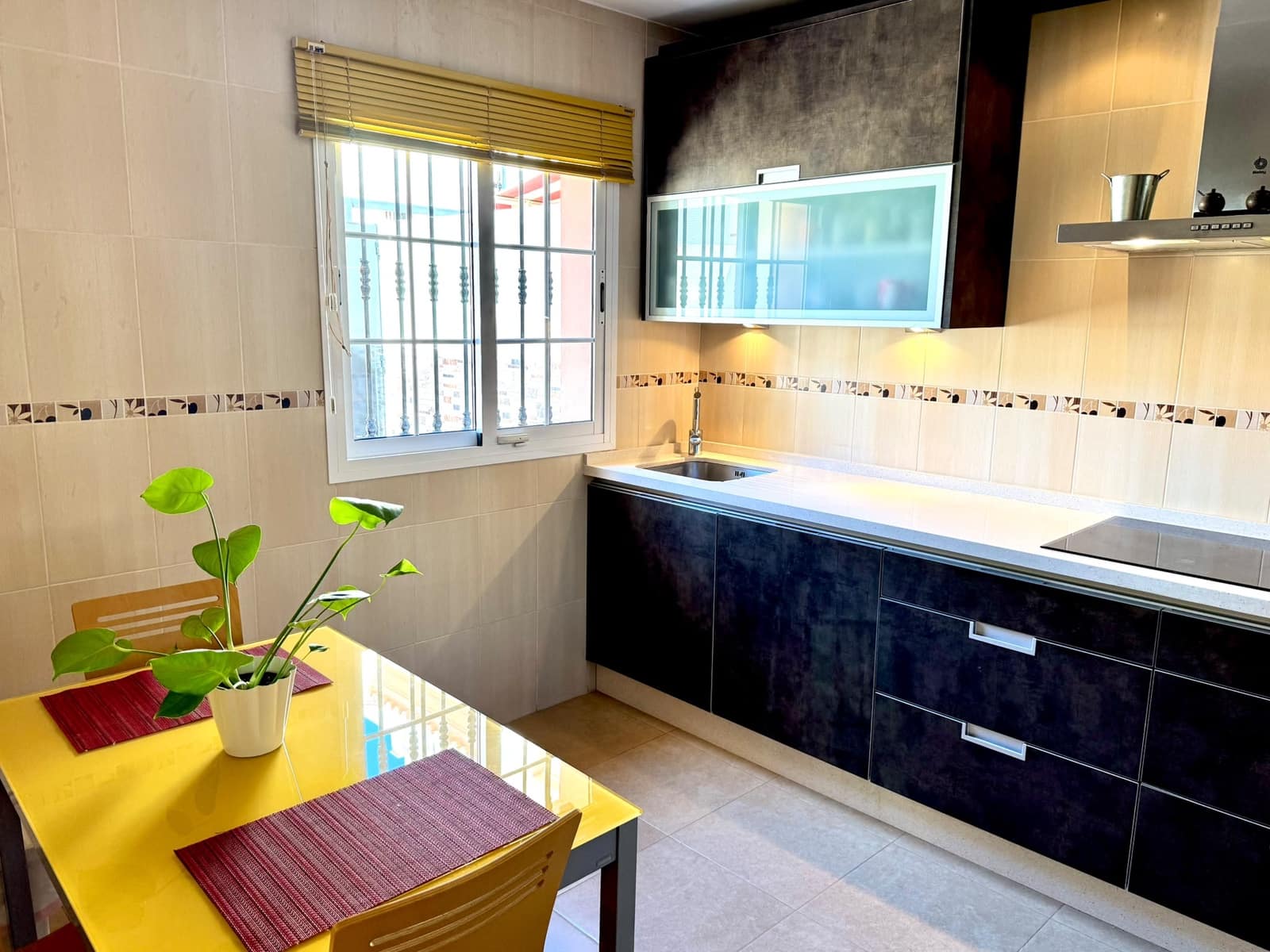 4 bedroom Villa for sale in Almayate with pool garage - € 445,000 (Ref: 10163444)