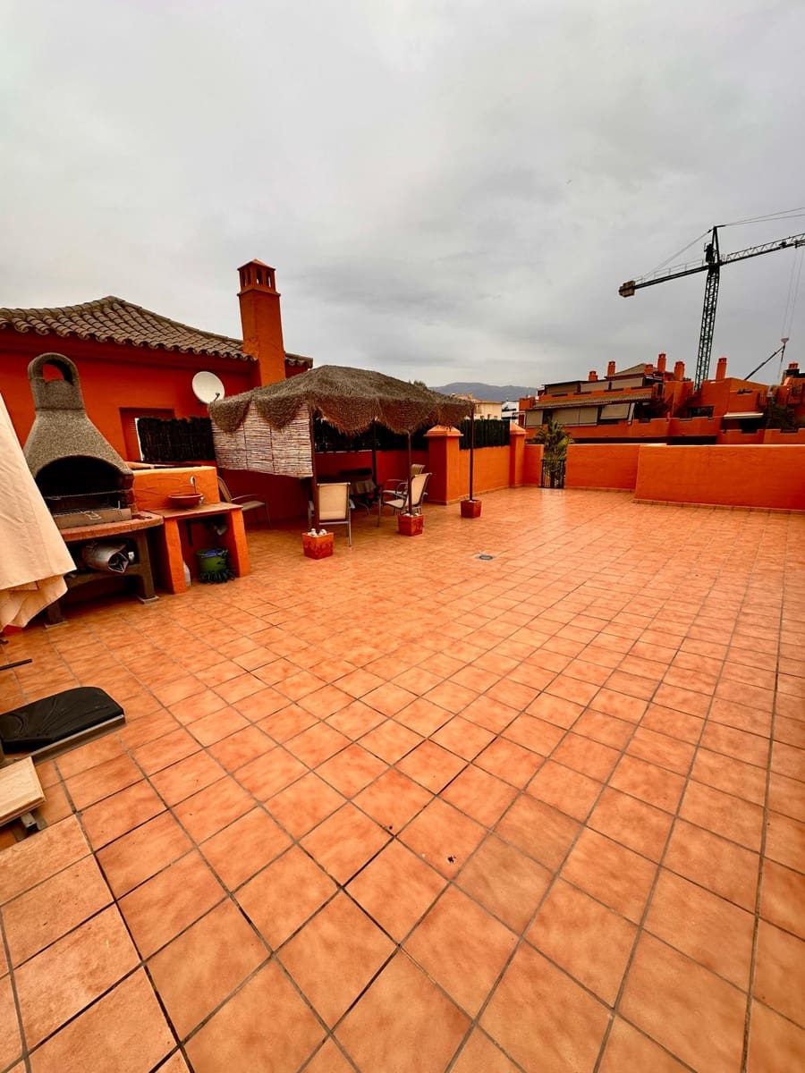 3 sypialnia Apartament na sprzedaż w Torre del Mar z basenem garażem - 429 900 € (Ref: 10180922)