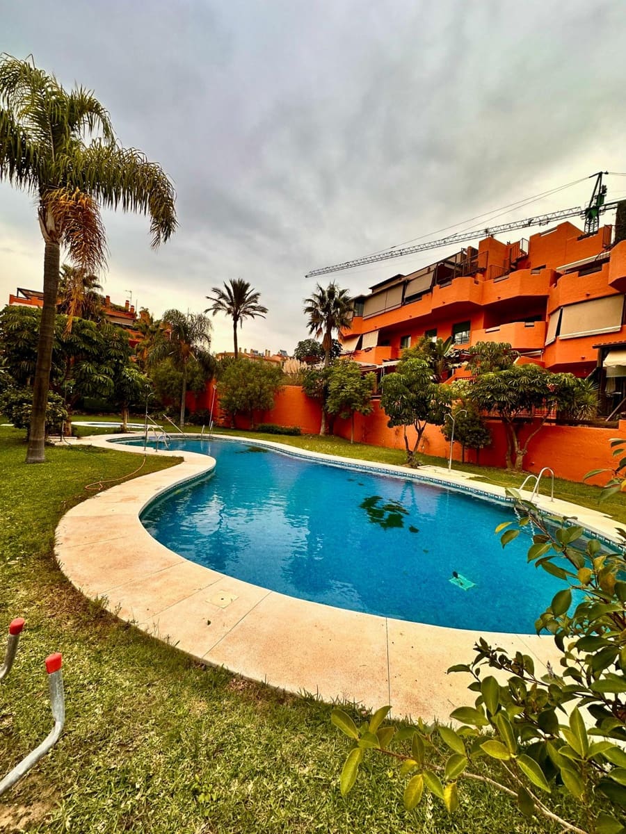 3 sypialnia Apartament na sprzedaż w Torre del Mar z basenem garażem - 429 900 € (Ref: 10180922)