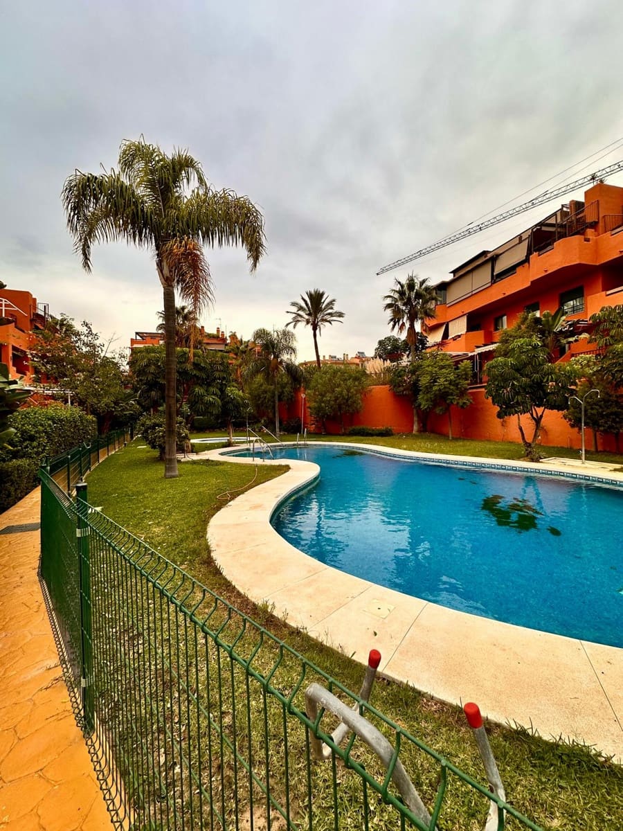 3 sypialnia Apartament na sprzedaż w Torre del Mar z basenem garażem - 429 900 € (Ref: 10180922)