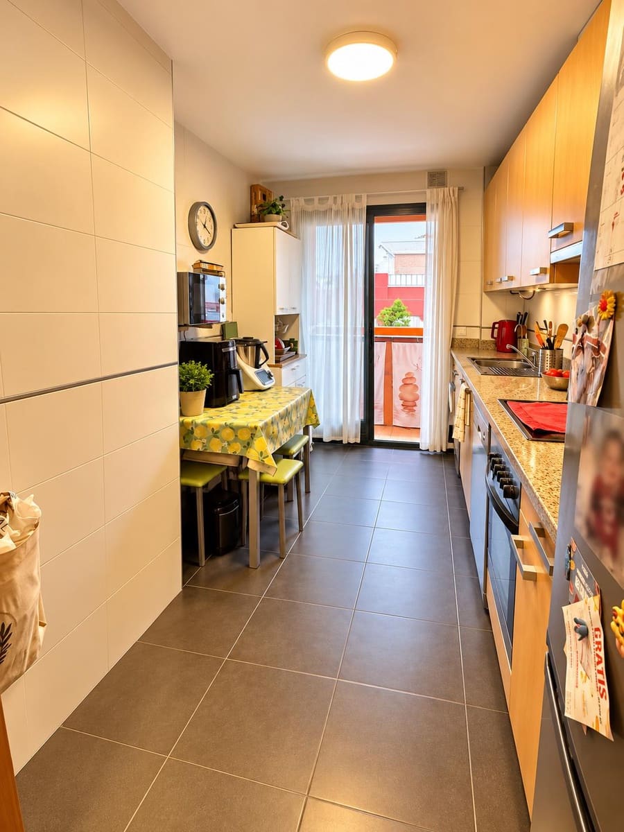 3 sypialnia Apartament na sprzedaż w Torre del Mar z basenem garażem - 429 900 € (Ref: 10180922)