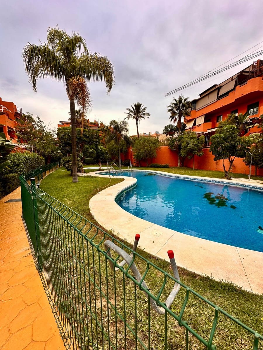 3 sypialnia Apartament na sprzedaż w Torre del Mar z basenem garażem - 429 900 € (Ref: 10180922)