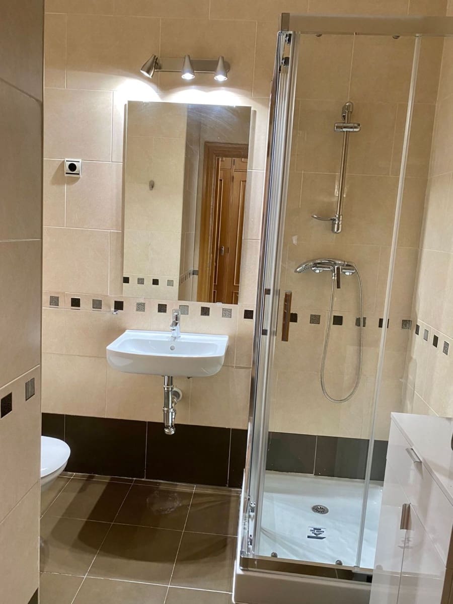 1 soveværelse Lejlighed til leje i Malaga by - € 2.000 (Ref: 6592446)