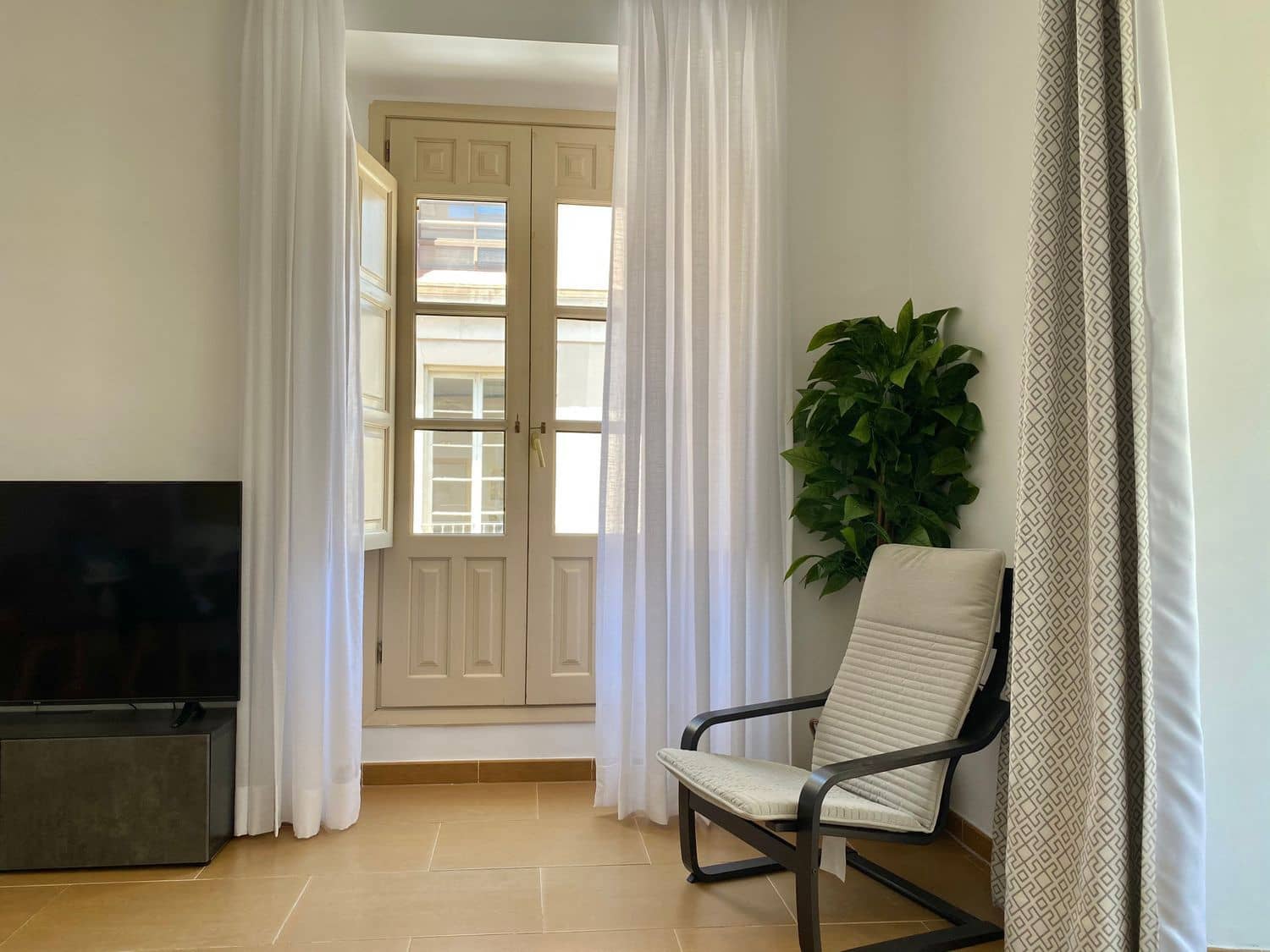 1 soveværelse Lejlighed til leje i Malaga by - € 2.000 (Ref: 6592446)