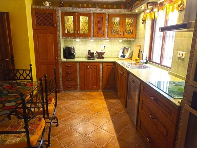 Chalet de 9 habitaciones en Málaga ciudad en venta con piscina garaje - 980.000 € (Ref: 7736023)